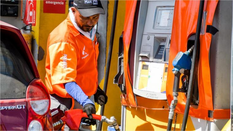 Alza de la gasolina tendrá un grave impacto en la inflación en el país.       Expertos Indican que el aumento de $400 en abril, marcará brechas en pobreza e inseguridad alimentaria. Usuarios manifiestan una baja en su poder adquisitivo.