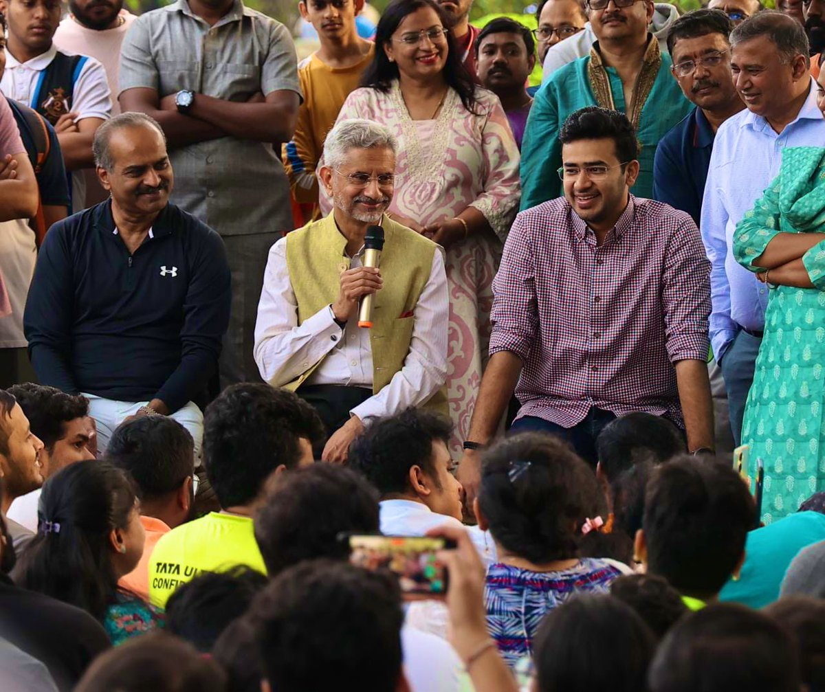 Tejasvi_Surya's tweet photo. Bengaluru’s young started Sunday with a class on PM @narendramodi’s foreign policy at Cubbon Park.

EAM Sri @DrSJaishankar was flooded with wide ranging questions on India’s foreign policy

Modi’s foreign policy is not distant &amp; dry. It’s hot topic even at public parks. https://t.co/o9KYpfcyRz
