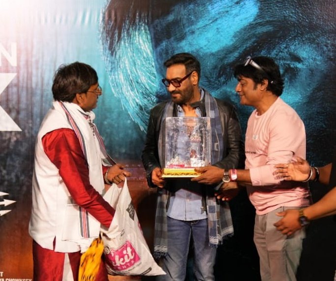 Happy Birthday mass maharaja Ajay Devgan sir
Jay shree mahakal 