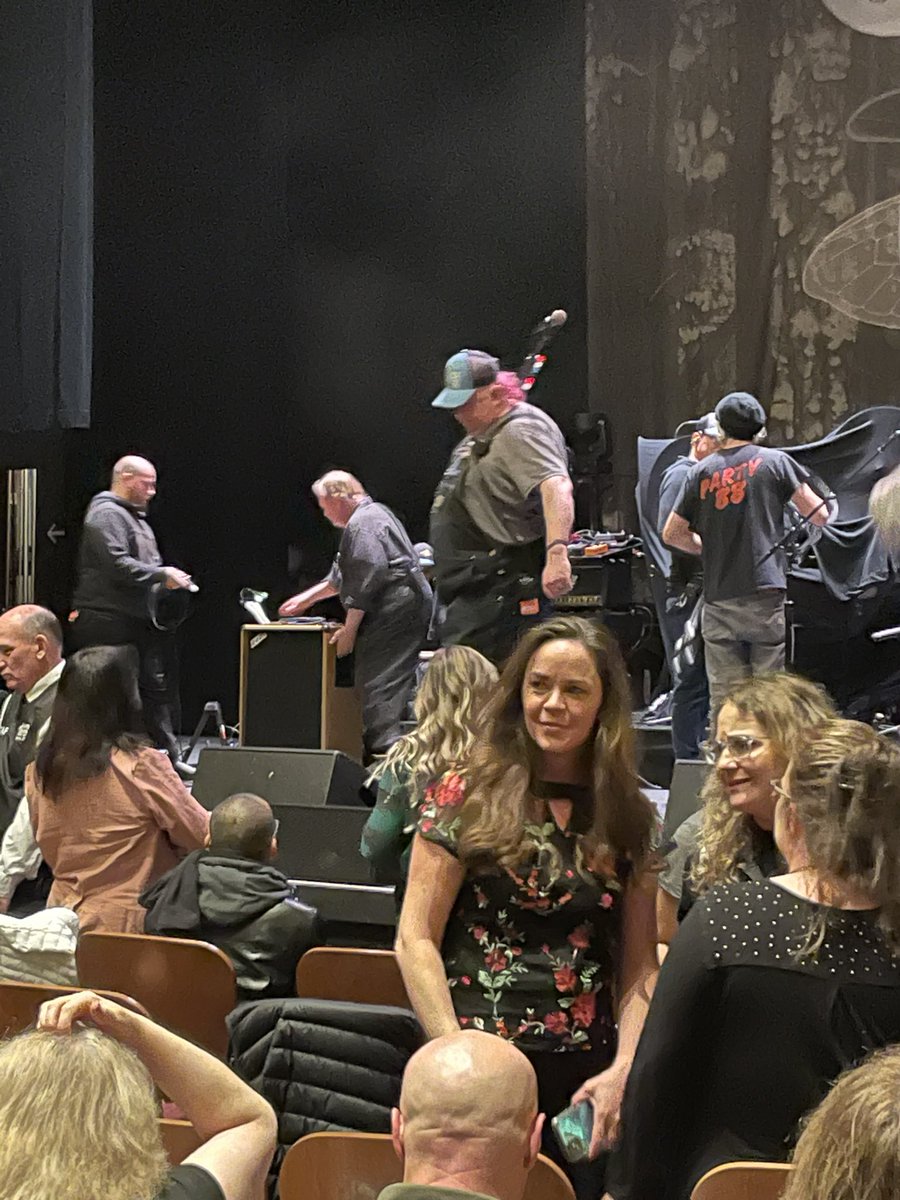 breakingthefru's tweet image. herb spotting ft his pink hair