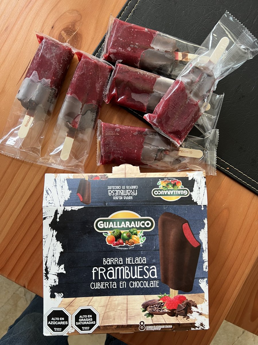 Geermanbs's tweet photo. Es normal que todos hayan venido asi? Como que no son igual al que sale en la publicidad de la caja @Guallarauco lo peor es que no es la primera vez que sus productos vienen así 🤦🏻‍♂️🤦🏻‍♂️ https://t.co/G2v6RLaUYt