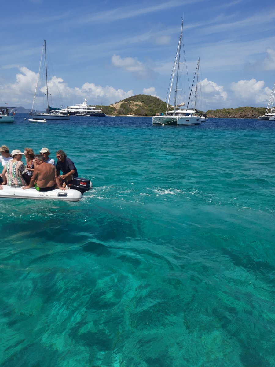 zayboisson24's tweet photo. What breaks look like when you study  medicine in the Caribbean. #triptothegrenadines  #tobagocays  #livealittle https://t.co/PlH3rc2ACA
