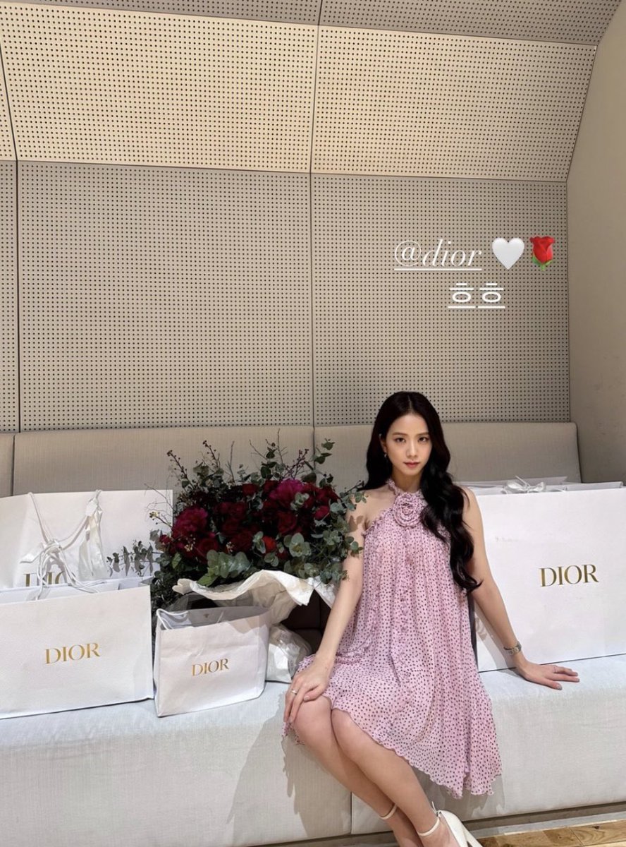 MinkMink29's tweet photo. #haesoo🤍🌹🤍 ถือว่าเป็น moment ได้มั้ย https://t.co/kH3hFDIrd2