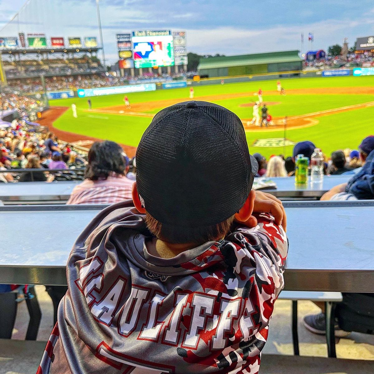 TexasBucketList's tweet photo. An amazing day of playing baseball followed by an amazing evening of watching the Round Rock Express play baseball! Such an incredible environment to watch the game!  And fireworks! #thetexasbucketlist #baseball #openingweekend #express #fireworks #fathersontrip https://t.co/ItdyJoYTMG