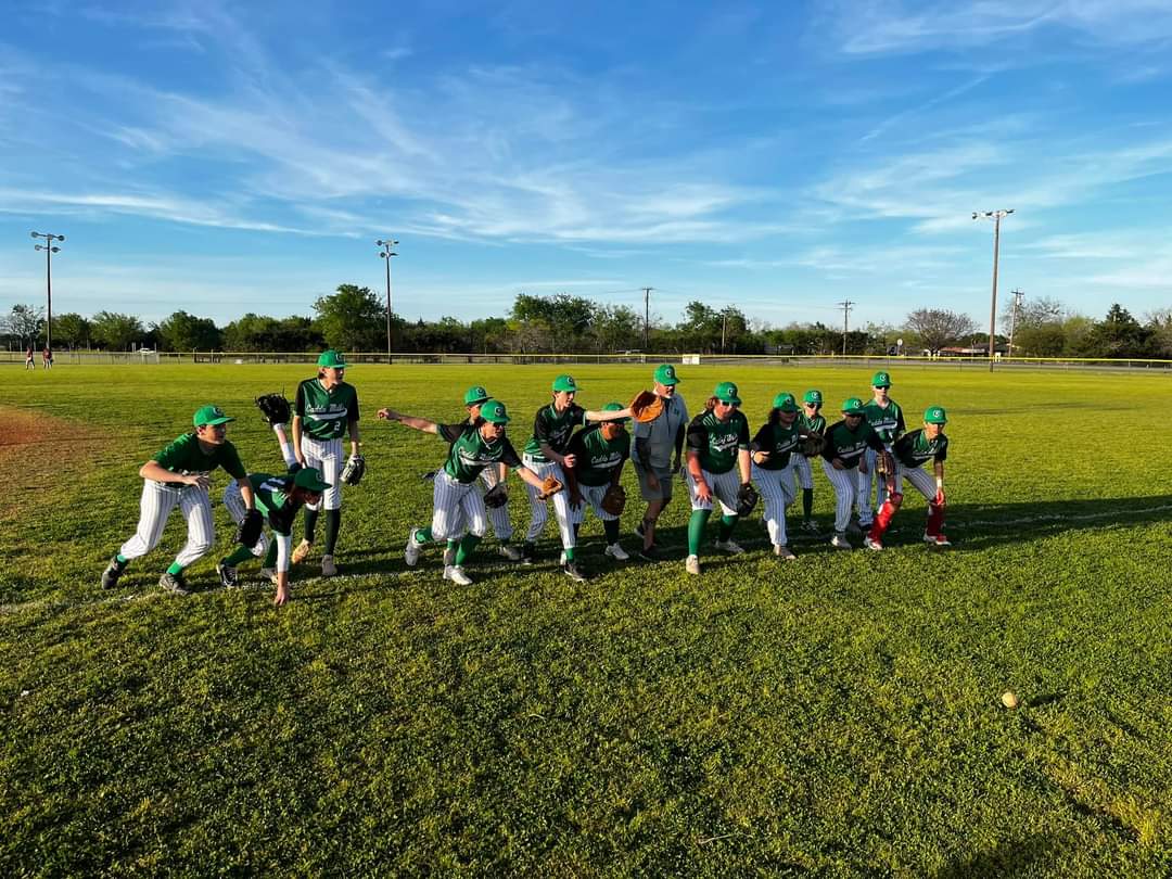 sweeney_bbq's tweet photo. Compete ✅️
Play for teammates ✅️
Play for your City✅️
Get the W ✅️
#FilthyFoxes #Future #ALLIN #HitORbehit https://t.co/NmjA4EAHtb