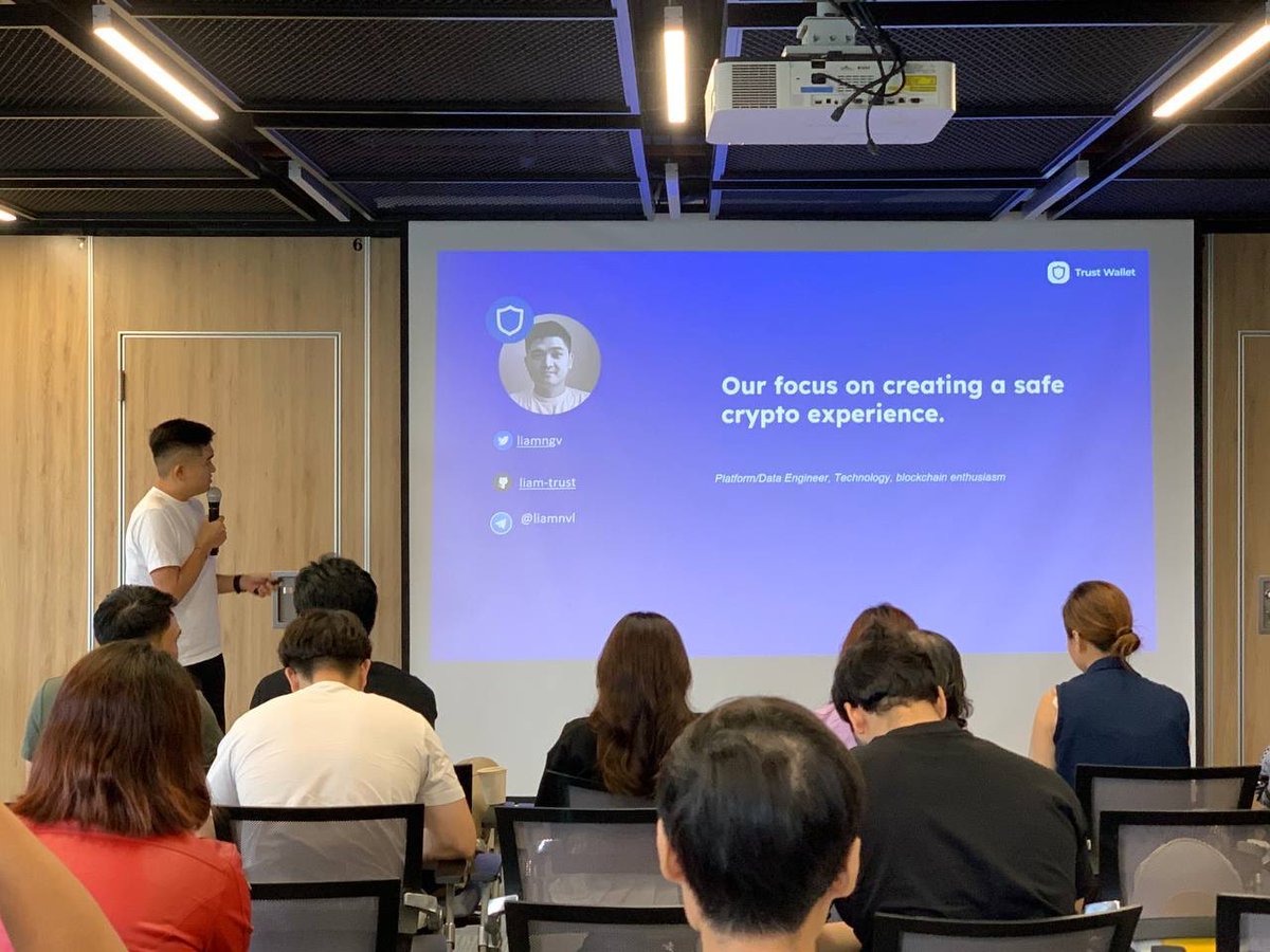 PolygonGuildHCM's tweet photo. Trust Wallet - Liam is on stage now

#DevXGlobalTour #ZKevm #polygonguildhcm https://t.co/SJVCLwUeNy