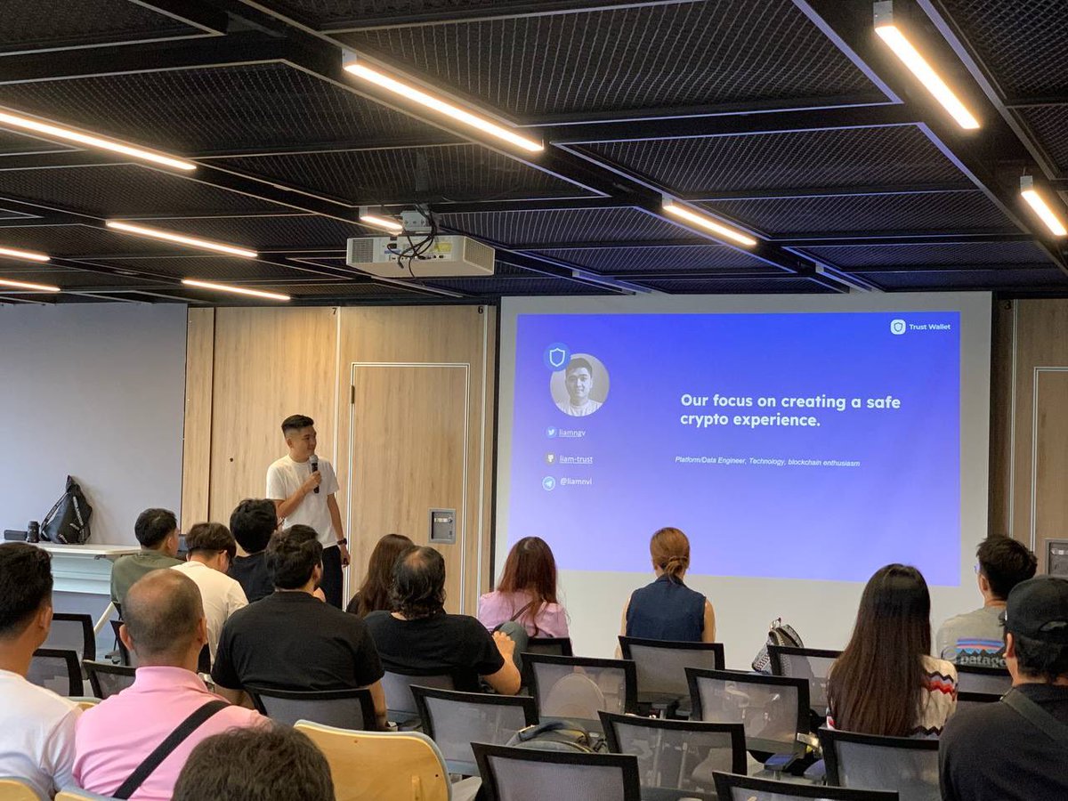 PolygonGuildHCM's tweet photo. Trust Wallet - Liam is on stage now

#DevXGlobalTour #ZKevm #polygonguildhcm https://t.co/SJVCLwUeNy
