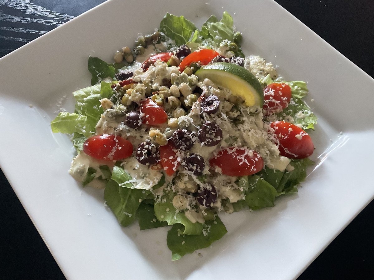 schmoozequeen's tweet photo. Salad with Creamy #Plantbased #CaesarDressing https://t.co/L4FpgRzL8N