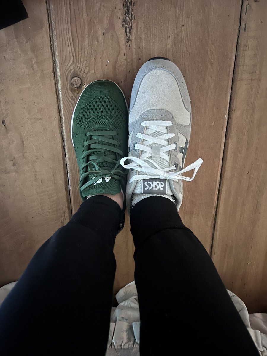 Chelsea Hamill (@chelseahamill) on Twitter photo Surgery update.
I finally got a regular shoe on.
It is my dad's but a win is a win. Big thank you to <a href="/MarkHamill/">Mark Hamill</a> for letting me borrow his shoe… Surgery update.
I finally got a regular shoe on.
It is my dad's but a win is a win. Big thank you to <a href="/MarkHamill/">Mark Hamill</a> for letting me borrow his shoe…