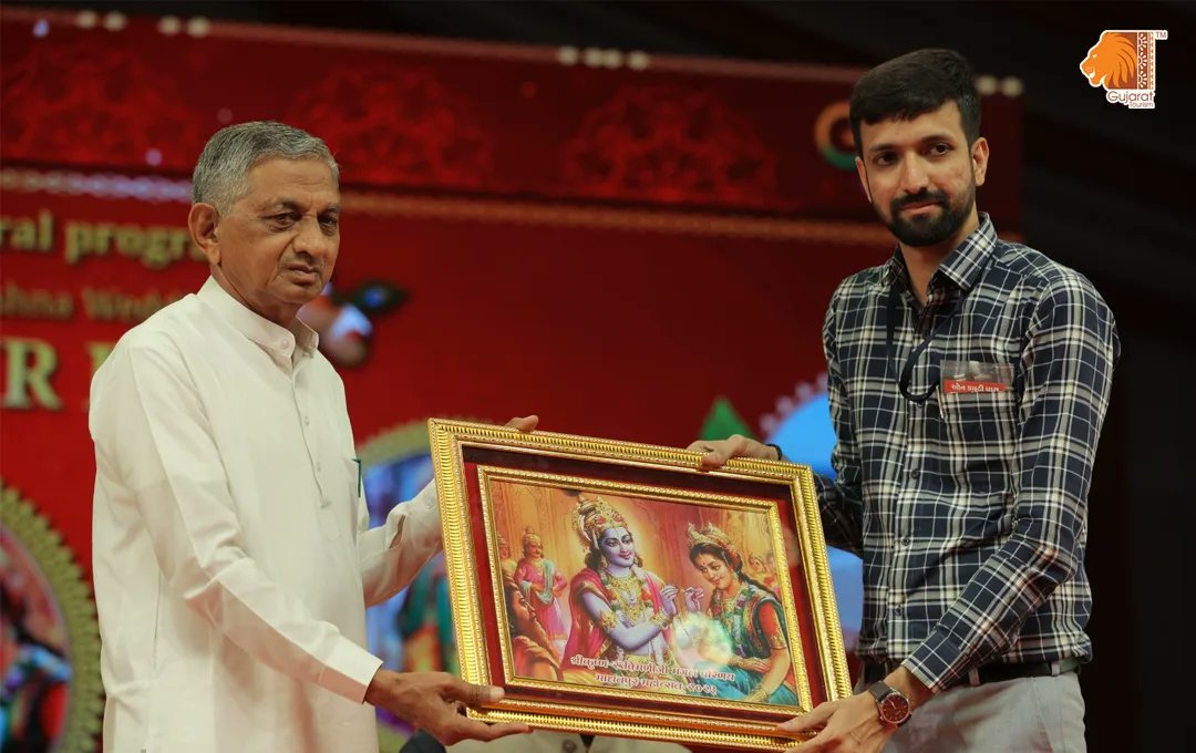 GujaratTourism's tweet photo. Shri Rushikesh Patel, Hon'ble Minister Health And Family Welfare, #Gujarat, Shri Kunvarjibhai Bavaliya, Hon'ble Minister For Water Resources And Water Supply, Gujarat, and other #dignitaries graced and addressed the masses at the Day 3 of #Madhavpur Fair 2023 with their presence. https://t.co/W5zpwQjppg