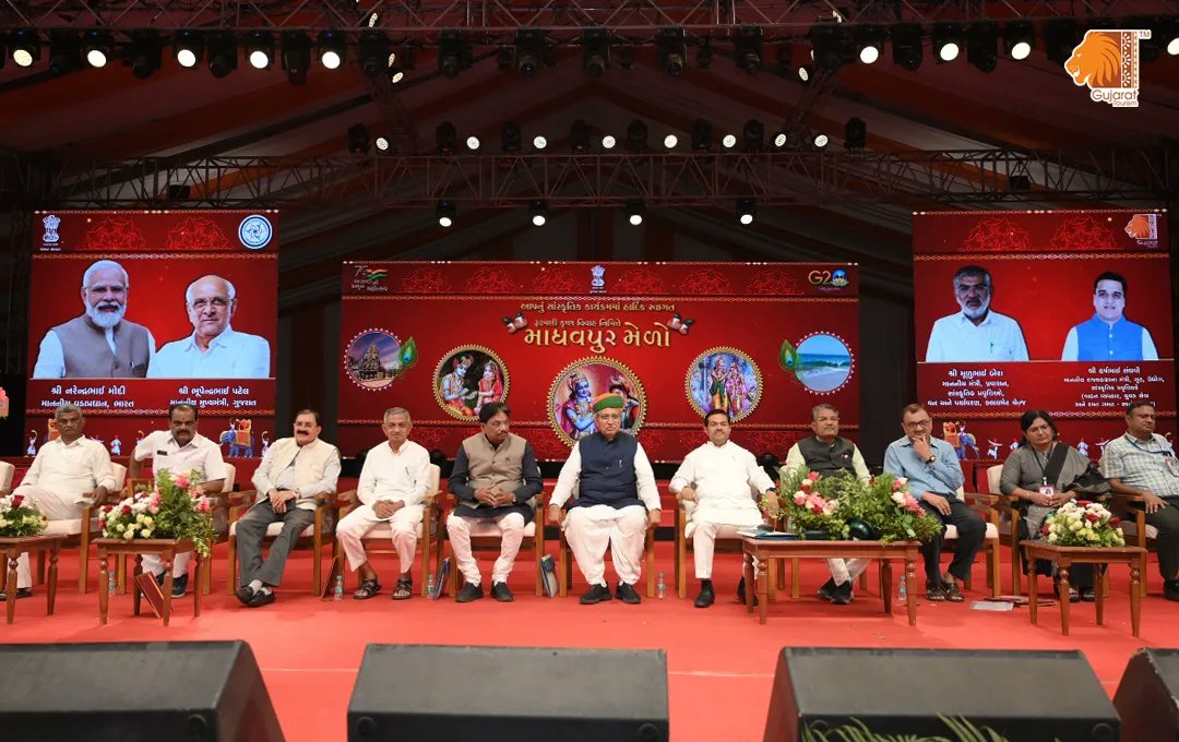 Shri Rushikesh Patel, Hon'ble Minister Health And Family Welfare, #Gujarat, Shri Kunvarjibhai Bavaliya, Hon'ble Minister For Water Resources And Water Supply, Gujarat, and other #dignitaries graced and addressed the masses at the Day 3 of #Madhavpur Fair 2023 with their presence.