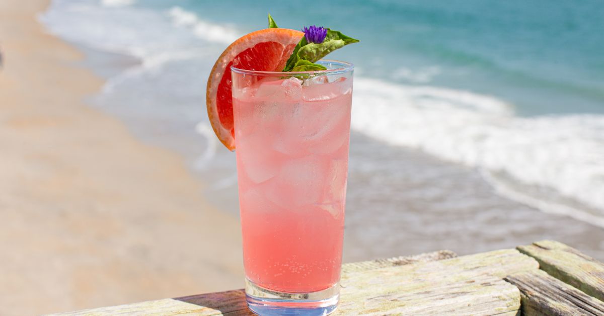 OceanicDining's tweet image. Our Spring cocktails are waiting to be tasted 🌺
Introducing The Botanist 
Bombay Sapphire Gin, Lavender Simple, Basil and Grapefruit.
.
Come taste these refreshing flavors and enjoy our oceanviews
OceanicRestaurant.com