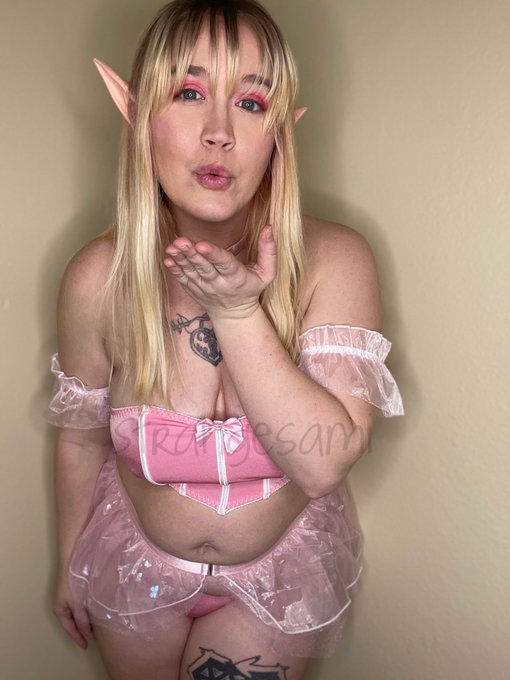 Let me blow you a kiss. ❤️❤️❤️ https://t.co/nrDg1Z7peN