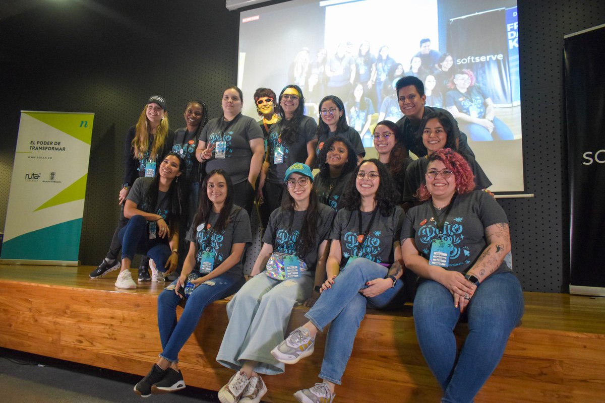 Marianvilla's tweet image. +370 personas inscritas en nuestro evento 😱🤗 gracias patrocinadores por creer en nosotras, a todas las comunidades 🧡🫶☺️ trabajamos en equipo con mujeres, y todo salió hermoso 😍. Gracias al equipo de streaming “@clao_blue ” 🧡✨  GRACIAS, gracias, GRACIAS. 💪💪 un equipazo 😎