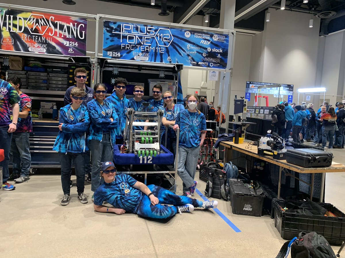 Excellent job to everyone at the #FRC7RR. We made it into the semis with our wonderful alliance partners @RedRaiderRobot1 and @kaoticrobotics 🫶 We are so incredibly proud of everyone, and congrats to our sibling team for winning today! #omgrobots #wildstang #frc112 #TeamREV