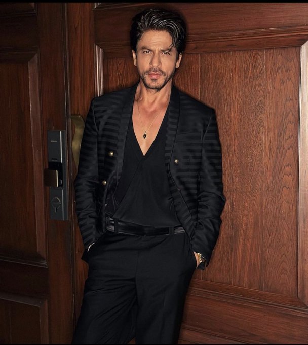 I want to know what he eats for breakfast to look like this ! 🔥 Really 57 ? 😳🤯  #ShahRukhKhan𓀠  #ShahRukhKhan<a href="/tag/bollywood"class="tags"><span>#bollywood</span></a><a href="/tag/starstruck"class="tags"><span>#starstruck</span></a><a href="/tag/shahrukhkhan"class="tags"><span>#shahrukhkhan</span></a><a href="/tag/shahruk"class="tags"><span>#shahruk</span></a>