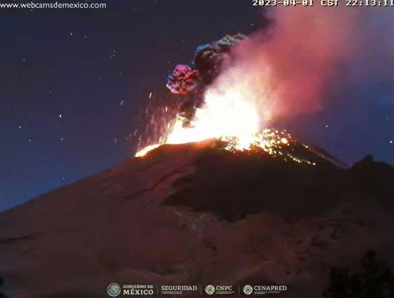 webcamsdemexico's tweet image. ¡Otra más!
🌋 Explosión del #Volcán #Popocatépetl a las 22:12 hrs.
Vista: #Tlamacas.
🚦 Alerta Volcánica: #AmarilloFase2.
NO arriesgues tu vida ni la de los rescatistas.
🚷 Respeta el radio de exclusión de 12 km.
Vía: #CENAPRED @CNPC_MX.
webcamsdemexico.com/webcam/popocat…