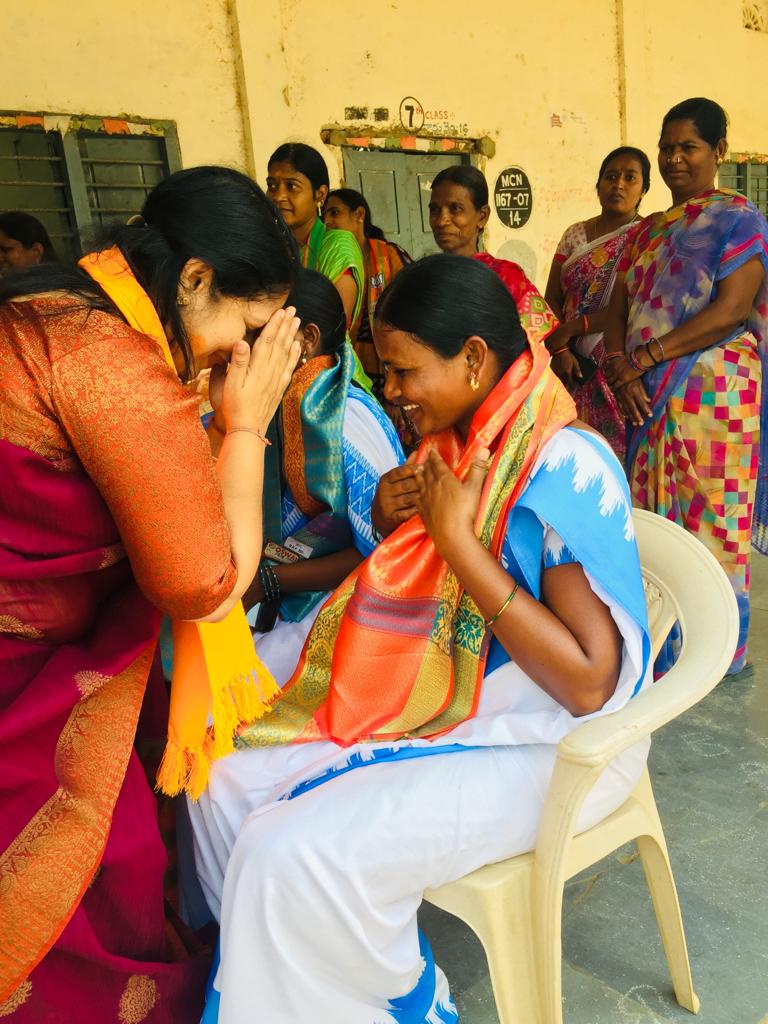AdvNivedida's tweet photo. #TelanganaPravas
Felicitated Asha workers of Dwarakapetta for their tremendous support in #ModGovt 's efforts to fight Covid 19.
#CovidWarriors
@BJPMahilaMorcha
@BJP4Keralam
@BJMM4Kerala
@VanathiBJP https://t.co/q2txKf5kd6