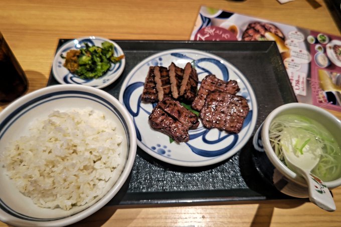 1日半ぶりの食事は美味しかったです！！！足りなくて、がんこちゃんを2皿とビーフシチュー追加しました🥴✨1皿目のがんこちゃ