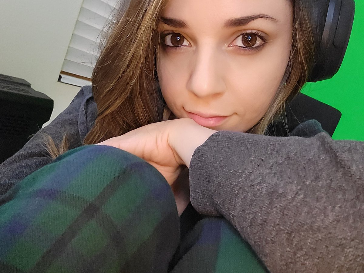 ⋆𝓚𝓲𝓽 🥔⋆ on Twitter "Got mah lazy pants on, come hang ooot wif meh http