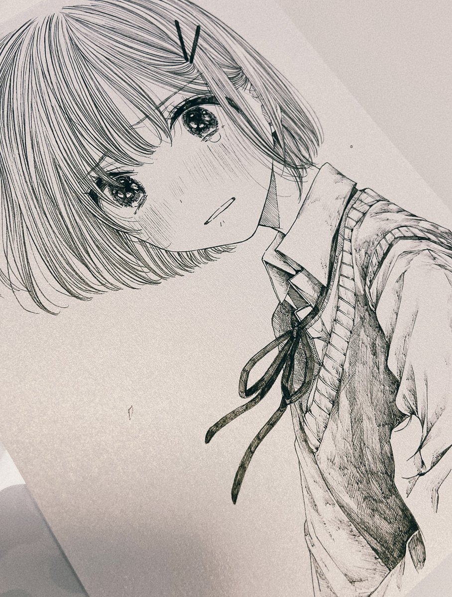キラキラ粒子の入ったような紙を使っているので角度を変えるとキラキラして見えます!
ただ写真だと伝わらないのでぜひ4月14日の展示でご覧ください..! 