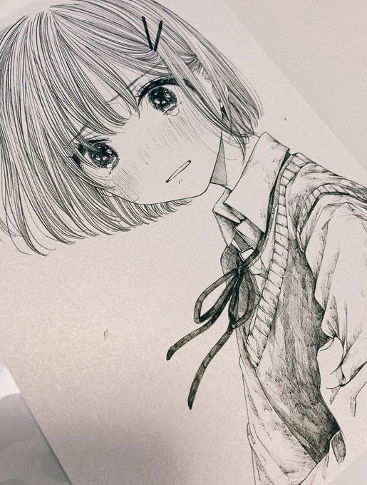 キラキラ粒子の入ったような紙を使っているので角度を変えるとキラキラして見えます!
ただ写真だと伝わらないのでぜひ4月14日の展示でご覧ください..! 