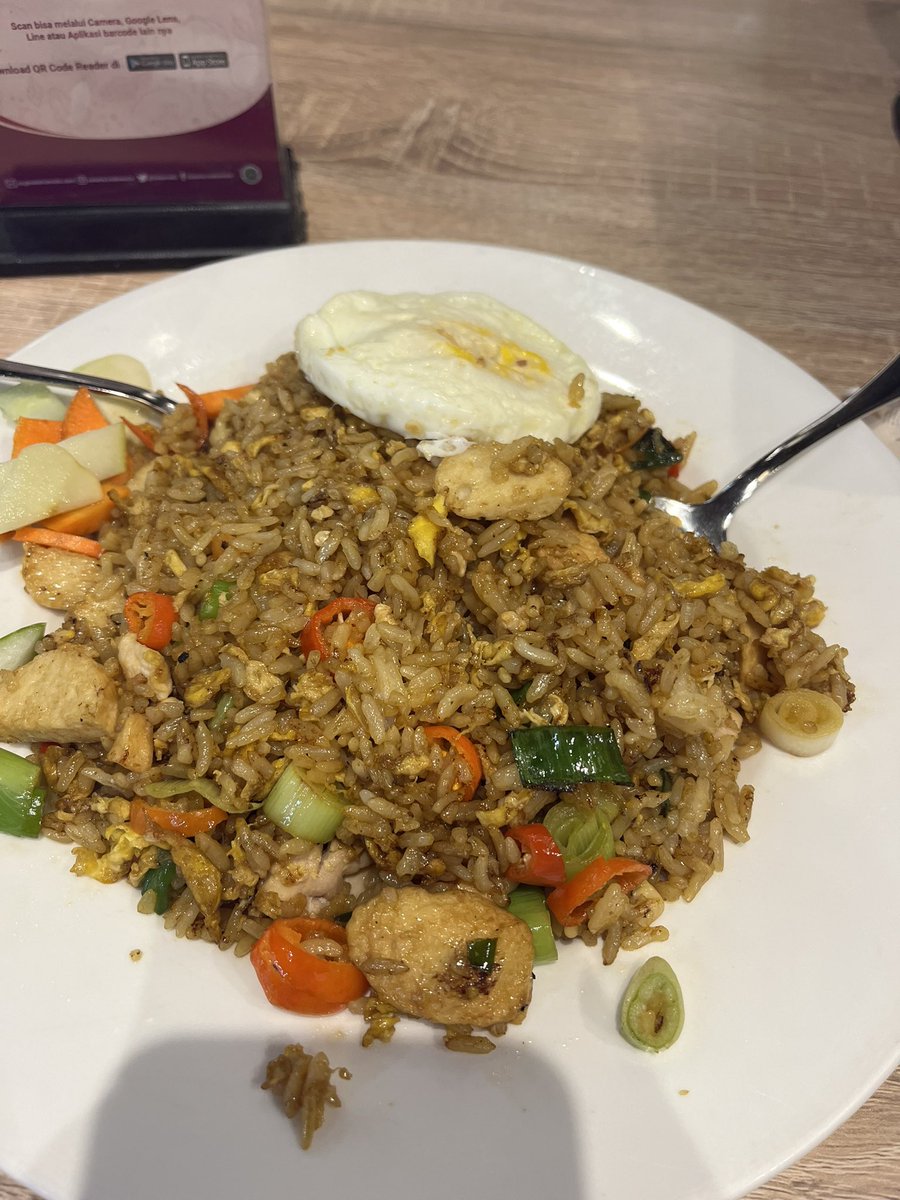 notanusual's tweet photo. Gila ya nasi goreng solaria knp makin enak🥲😭 https://t.co/mP1nXC9EOB