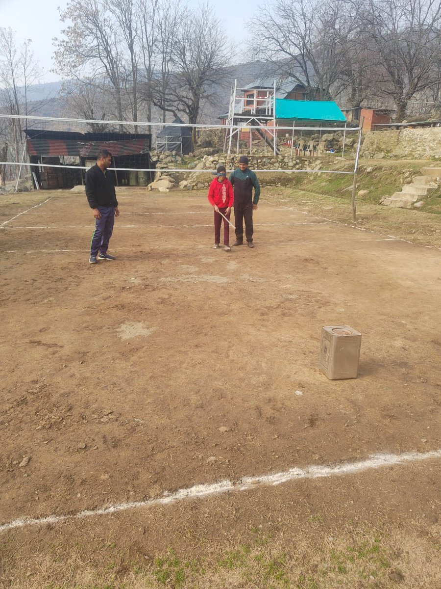 's tweet image. Keeping in mind the endeavour to bond with the young generation and to promote a healthy and positive environment, #Malangam Camp of @Wular Battalion organised #FunandFrolic Games for Children of neighbouring villages.  
#Funinthevalley
#Armywithchildren
#Wularbattalion