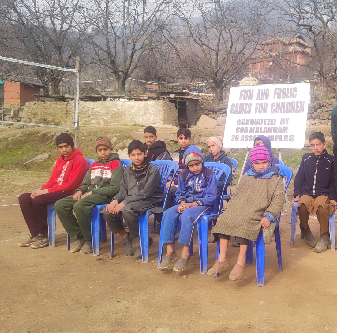 's tweet image. Keeping in mind the endeavour to bond with the young generation and to promote a healthy and positive environment, #Malangam Camp of @Wular Battalion organised #FunandFrolic Games for Children of neighbouring villages.  
#Funinthevalley
#Armywithchildren
#Wularbattalion