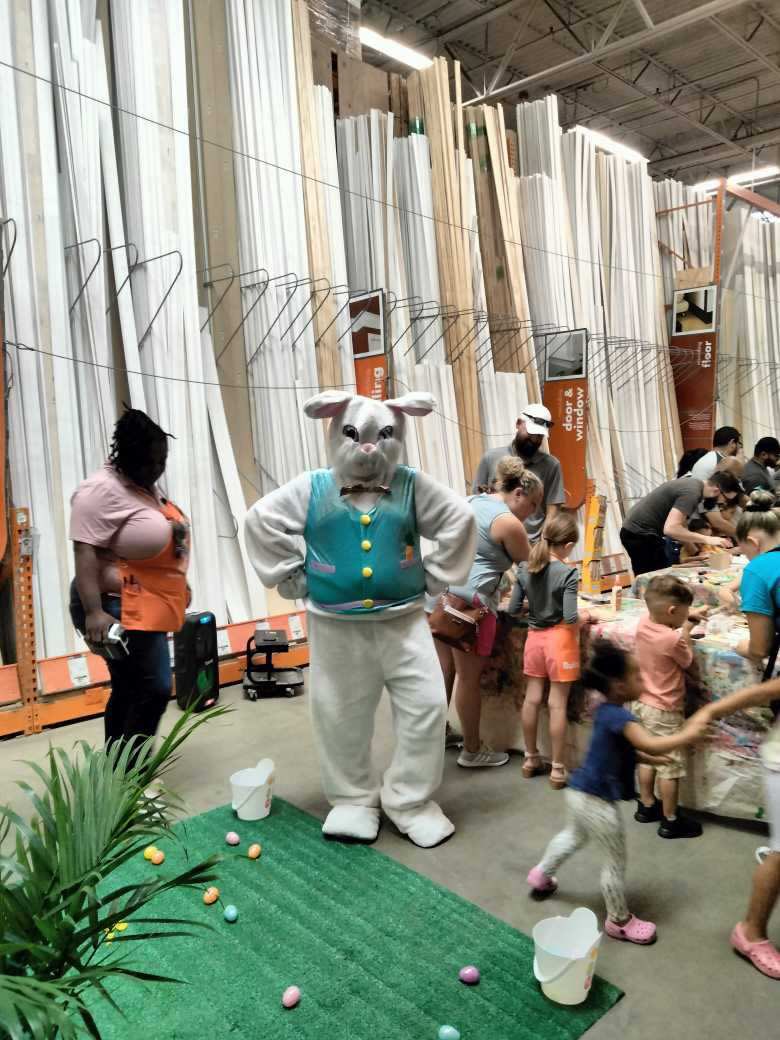 HDepot568's tweet photo. Hopping into Spring with the Easter Bunny at the Spring Home Depot kids workshop! @Gabby_0576 @itstaniaaa23 @JordanW0568 @JCARTERTHD @jermeybotkin https://t.co/TvZX7iuazg
