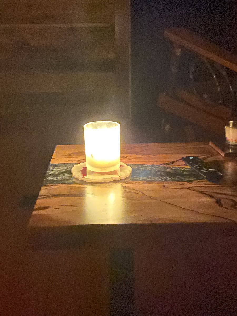 CCW_1997's tweet image. Trying to sleep by candle light, hope electric comes on by morning.  #customcountrywoods #liveedge #liveedgetable #liveedgecoffeetable #coffeetable #epoxy #epoxytable #resintables #nopower #candles #candle #candlelight