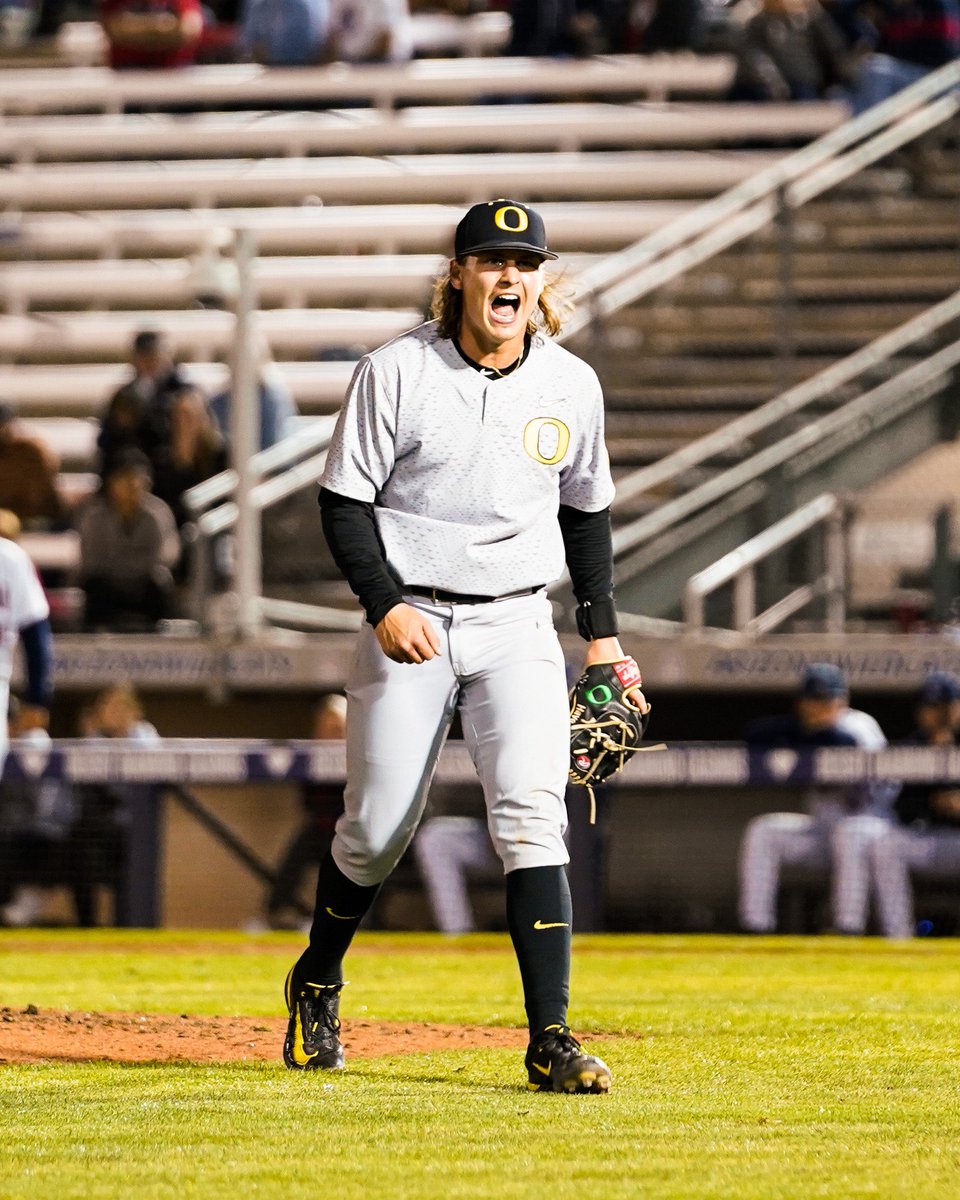 GoDucks's tweet photo. Rallied. 

@OregonBaseball defeats Arizona 13-11 in a thriller to clinch the series in Tucson. #GoDucks https://t.co/3NCCHfFkJn