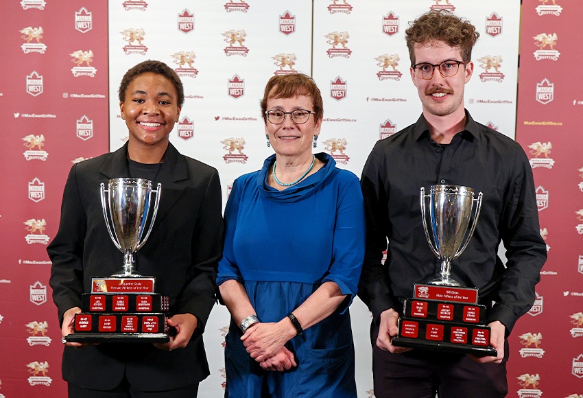 MacEwanGriffins's tweet photo. 🏆AWARDS
Athletes of the Year Grace Mwasalla (@GriffinsSoccer) &amp; Ashton Abel
(@MacEwanHockey) headline award winners at @MacEwanU's annual Athletics banquet.
#GriffNation
📷 Joel Kingston

STORY➡️https://t.co/0hozGoZ2oH https://t.co/ob2kGfp9Td