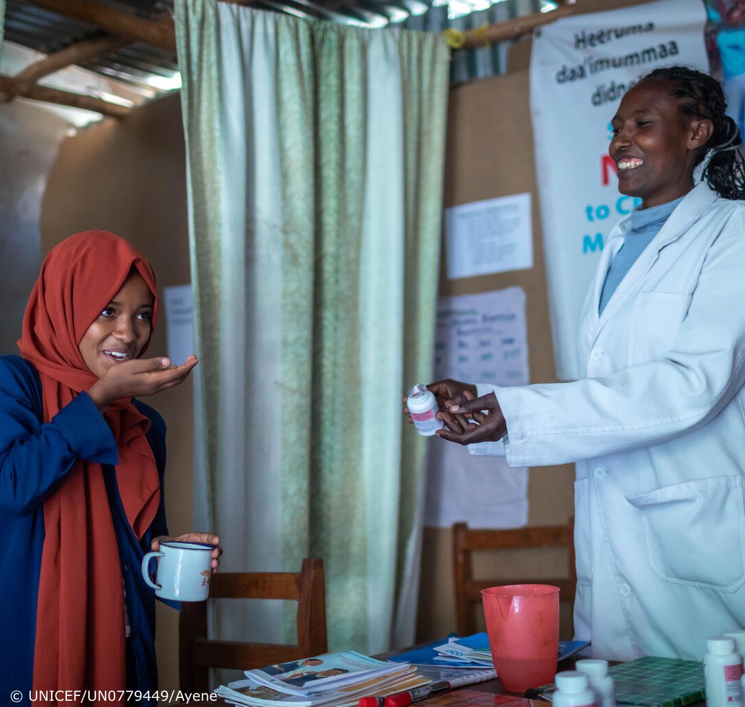 UNICEF_FR's tweet photo. « Ma matière préférée, ce sont les mathématiques. »

En Éthiopie, grâce à une initiative soutenue par l’UNICEF, Eleham, 13 ans, bénéficie régulièrement dans son école, de suppléments en fer et en acide folique qui aide à prévenir l’anémie.

#PourChaqueEnfant, une bonne nutrition. https://t.co/S9nSADFSOQ