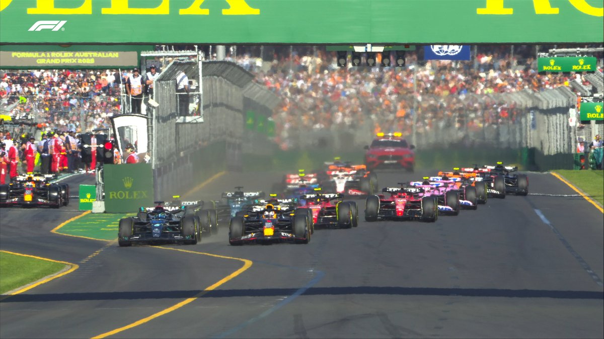 F1's tweet photo. ⚫️⚫️⚫️⚫️⚫️
⚫️⚫️⚫️⚫️⚫️

IT'S LIGHTS OUT AND AWAY WE GO!!!! 🇦🇺

George Russell takes the lead!!!! 

#AusGP #F1 https://t.co/rwljPMy6g8