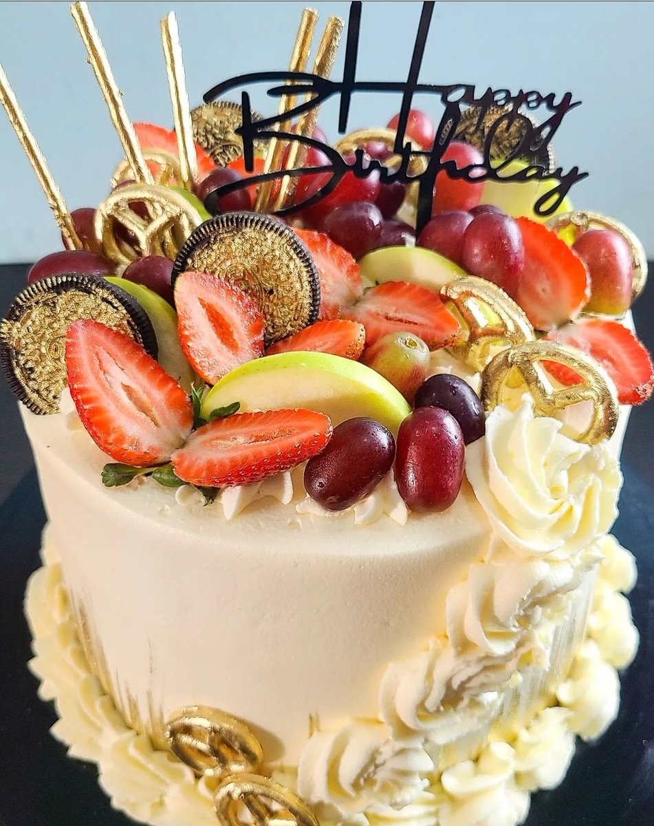 BelmondCakes's tweet photo. A beautiful Sunday with  beautiful cakes. 

They are not just pretty, it tastes so good too! https://t.co/YsFHcUliOo