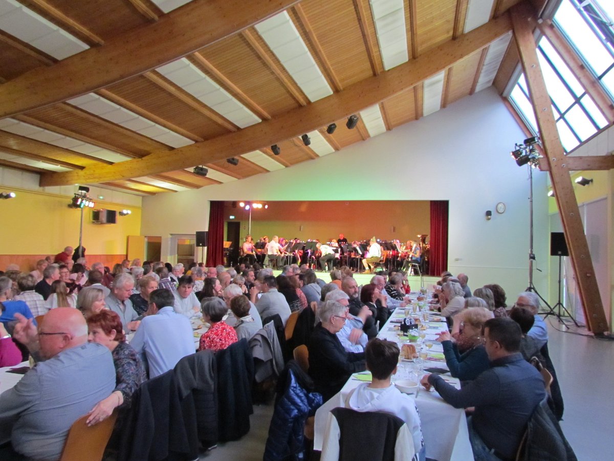 SarahvonA's tweet photo. Centenaire de la Musique Municipale de Masevaux: dîner-cabaret. #MusiqueMunicipaleMasevaux #MMM #Harmonie #Alsace https://t.co/cDh2lJf7XW