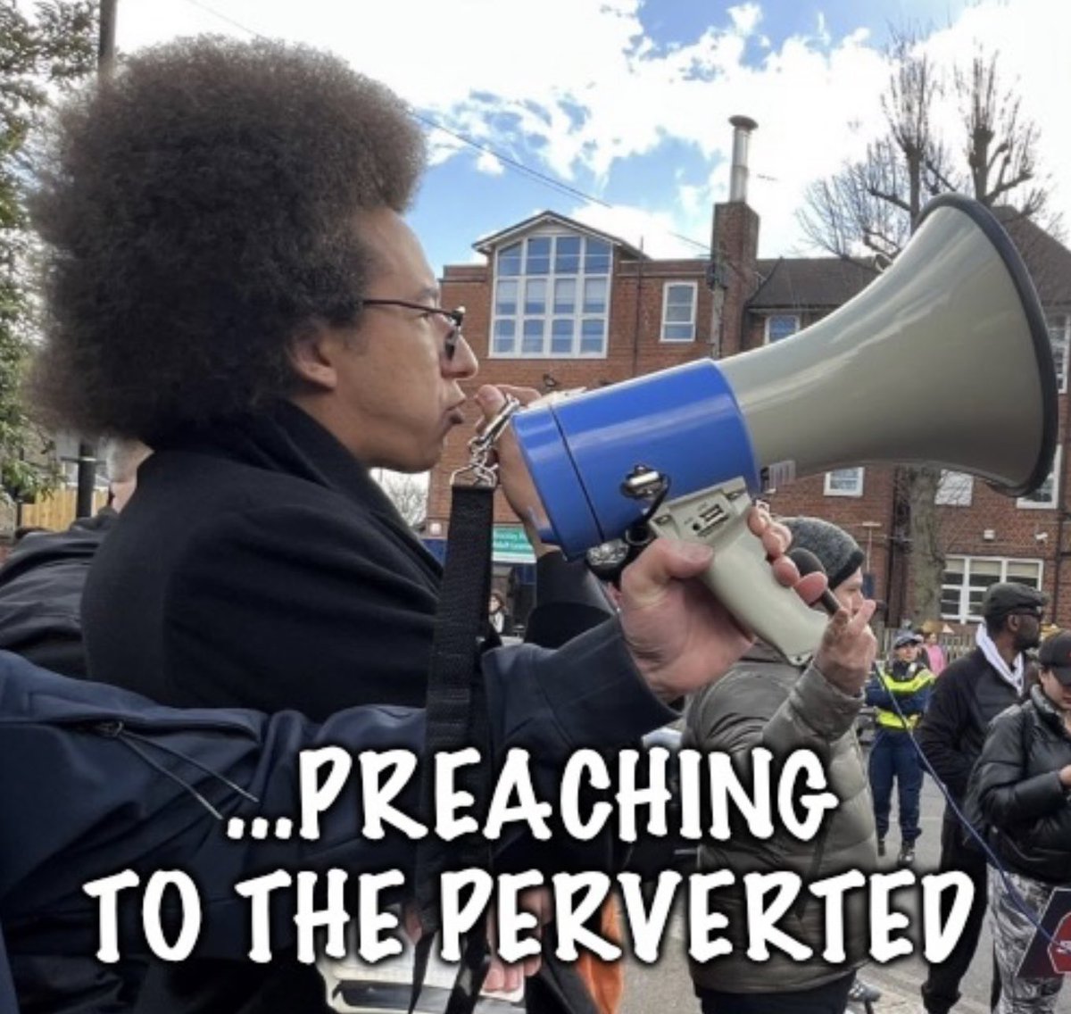 BrexitBuster's tweet photo. Call me picky, but this budget remake of ‘Preaching to the Perverted’ is absolute shite. The creepy gimp in a frock and a dog collar is an awful actor - just completely unbelievable. 😆
#CalvinClown #PreachingToThePerverted https://t.co/6vaRB1NSvF
