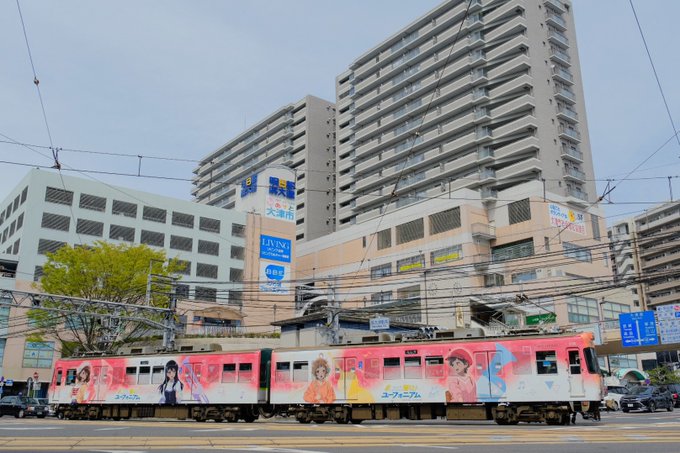 びわ湖浜大津駅の交差点で撮影した、アニメ「響け！ユーフォニアム」ラッピング編成。今日は石山寺～近江神宮前の短区間運転を繰