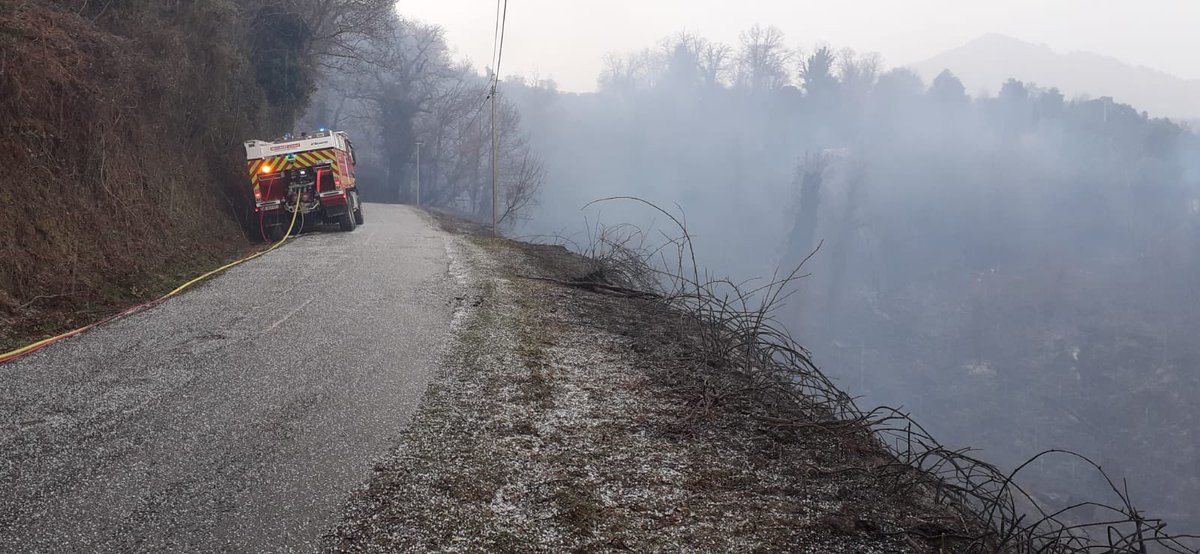 UIISC5CORTE's tweet image. Feu de Morosaglia en début de semaine et feu de Pietranera di Verde.
Les Vulcain ont répondu présent  avec une SIFF et la mise en place d’établissements de grandes longueurs (EGL) pour le traitement de lisières.
@SecCivileFrance 
@armeedeterre 
#SapeurSauveteur 
#ForMisc