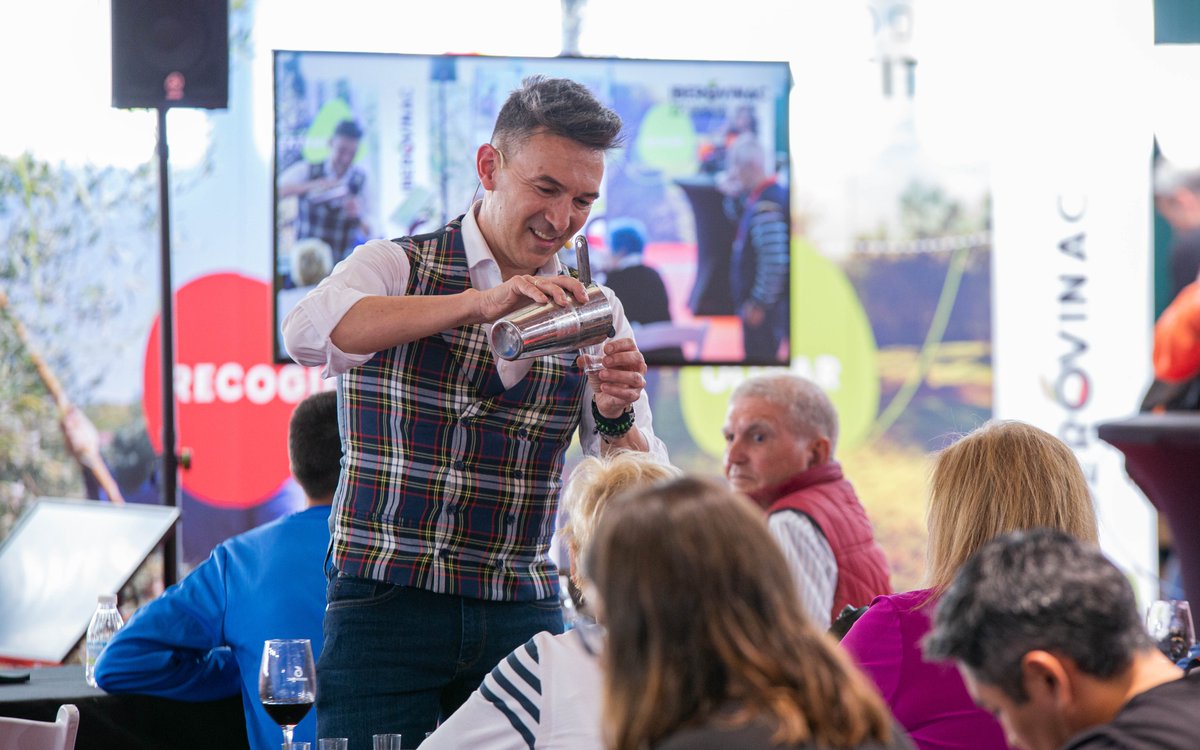 iberovinac's tweet photo. Así vivimos el taller de cócteles con #cava 🥂 y #vino en #Iberovinac2023 🍷🫒 https://t.co/gWGGukVh2L