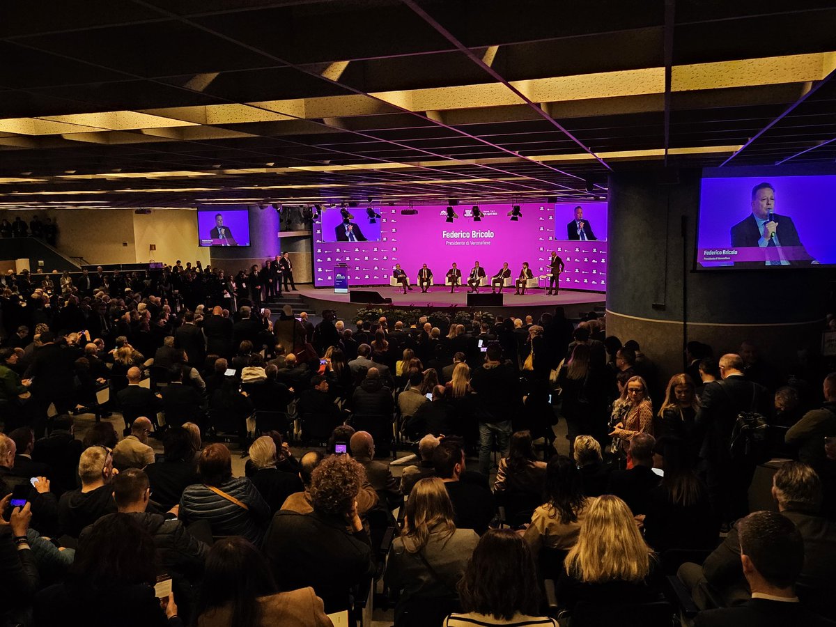 TerraVivaCisl's tweet photo. 55^ edizione @VinitalyTasting evento che traina promozione #vino italiano a livello internazionale. 4mila espositori, più 1000 #topbuyer in fiera da 68 Paesi. #TerraVivaCisl partecipa con 25 aziende di @coltivailgusto_ Presenti il Pres. @ClaudioRisso6 e Sg @fai_cisl @OnofrioRota https://t.co/ed73xB0ipI
