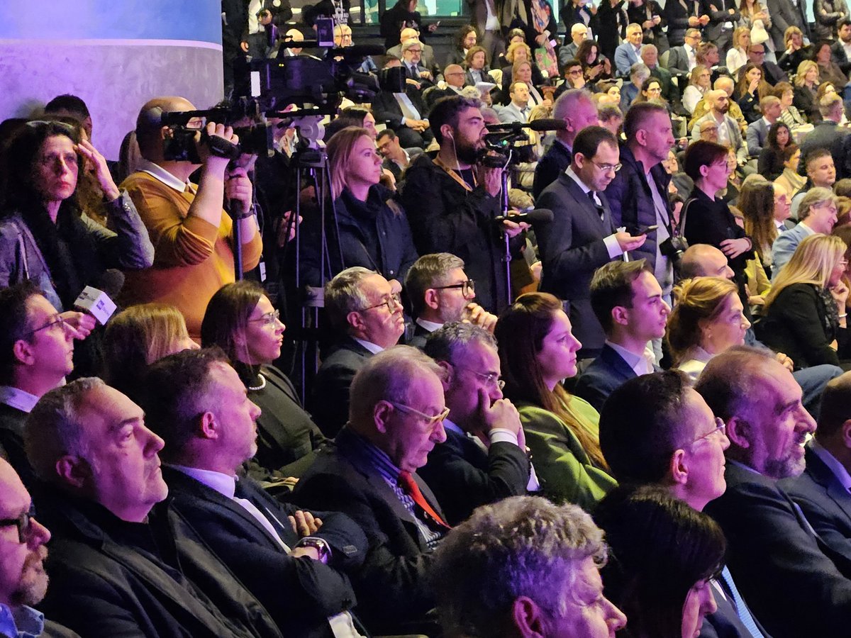 TerraVivaCisl's tweet photo. 55^ edizione @VinitalyTasting evento che traina promozione #vino italiano a livello internazionale. 4mila espositori, più 1000 #topbuyer in fiera da 68 Paesi. #TerraVivaCisl partecipa con 25 aziende di @coltivailgusto_ Presenti il Pres. @ClaudioRisso6 e Sg @fai_cisl @OnofrioRota https://t.co/ed73xB0ipI