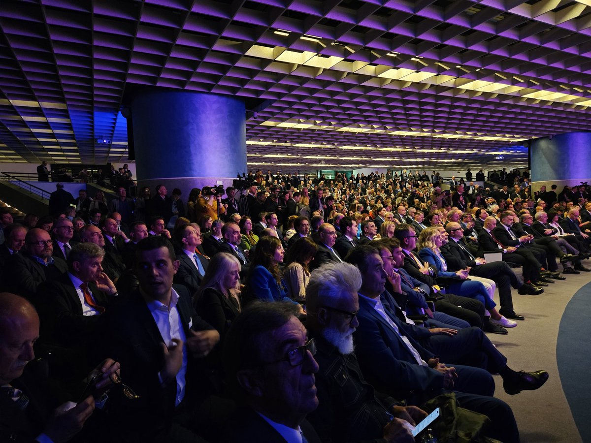 TerraVivaCisl's tweet photo. 55^ edizione @VinitalyTasting evento che traina promozione #vino italiano a livello internazionale. 4mila espositori, più 1000 #topbuyer in fiera da 68 Paesi. #TerraVivaCisl partecipa con 25 aziende di @coltivailgusto_ Presenti il Pres. @ClaudioRisso6 e Sg @fai_cisl @OnofrioRota https://t.co/ed73xB0ipI