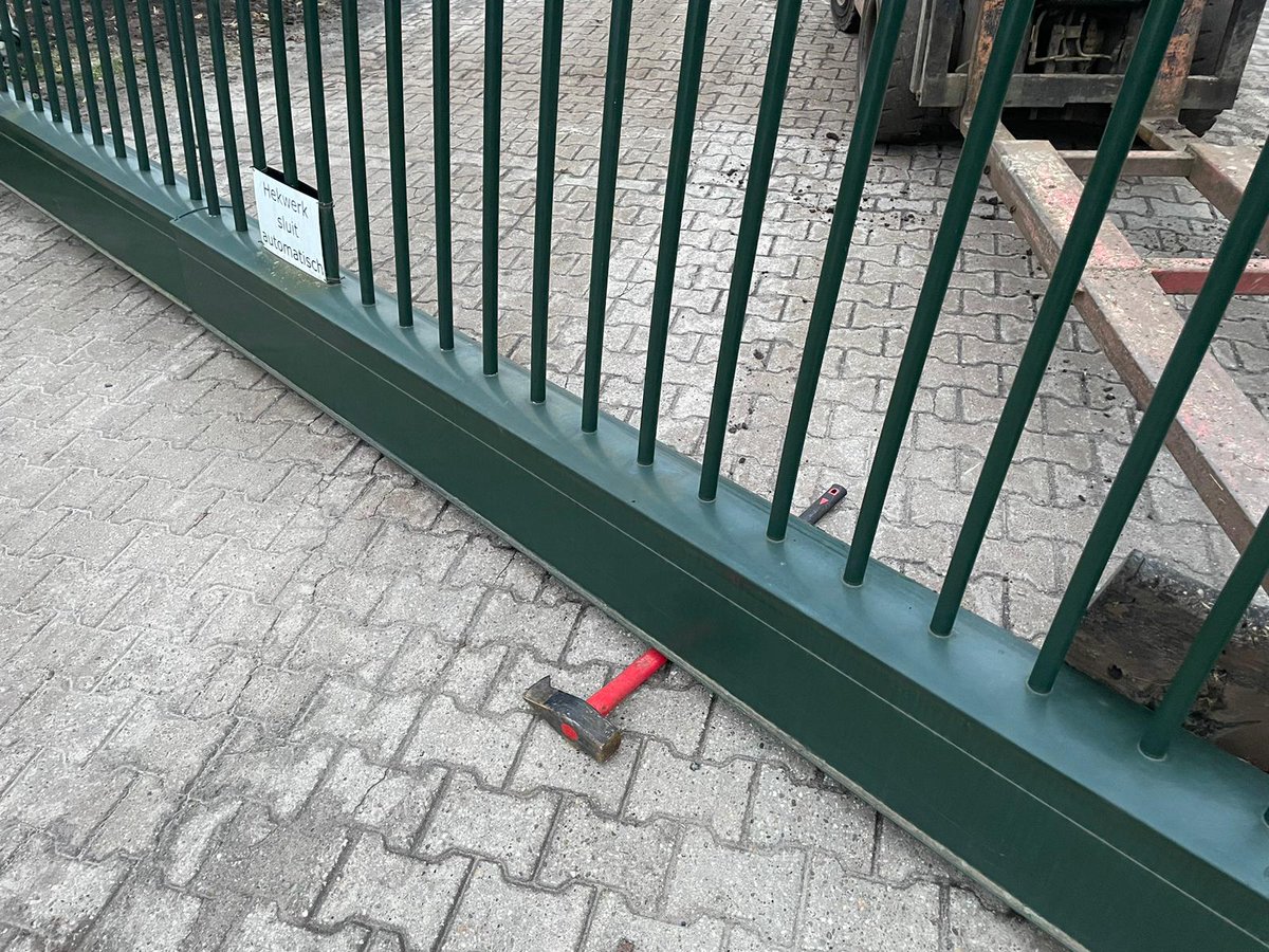 afblijvendus's tweet photo. Bij een tuincentrum aan de balkerweg in Ommen is afgelopen nacht tussen 1.30 en 2.45 een grove inbraak geweest. Vermoedelijke dader is op een elektrische fiets vanuit ri Ommen gekomen. Hebt u wat gezien. Bel dan de politie!! https://t.co/xG5g77Majx