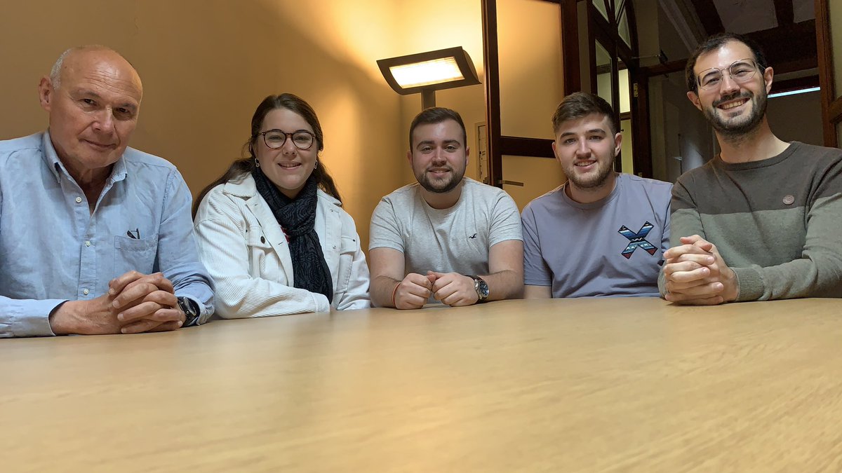 En la mañana de ayer el candidato popular Jose Luis Palacios Tortola, mantuvo una reunión con los miembros de la Comisión Permanente del Consell de la Joventut d'Alzira. 

Escuchando las necesidades de nuestros jóvenes.