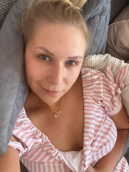 Einen herrlichen Sonntag w&uuml;nsche ich euch, startet gut in den Tag mit  einem Besuch auf https://t.co/PJZ39VIMah<a href="/tag/lenanitrolive"class="tags"><span>#lenanitrolive</span></a>