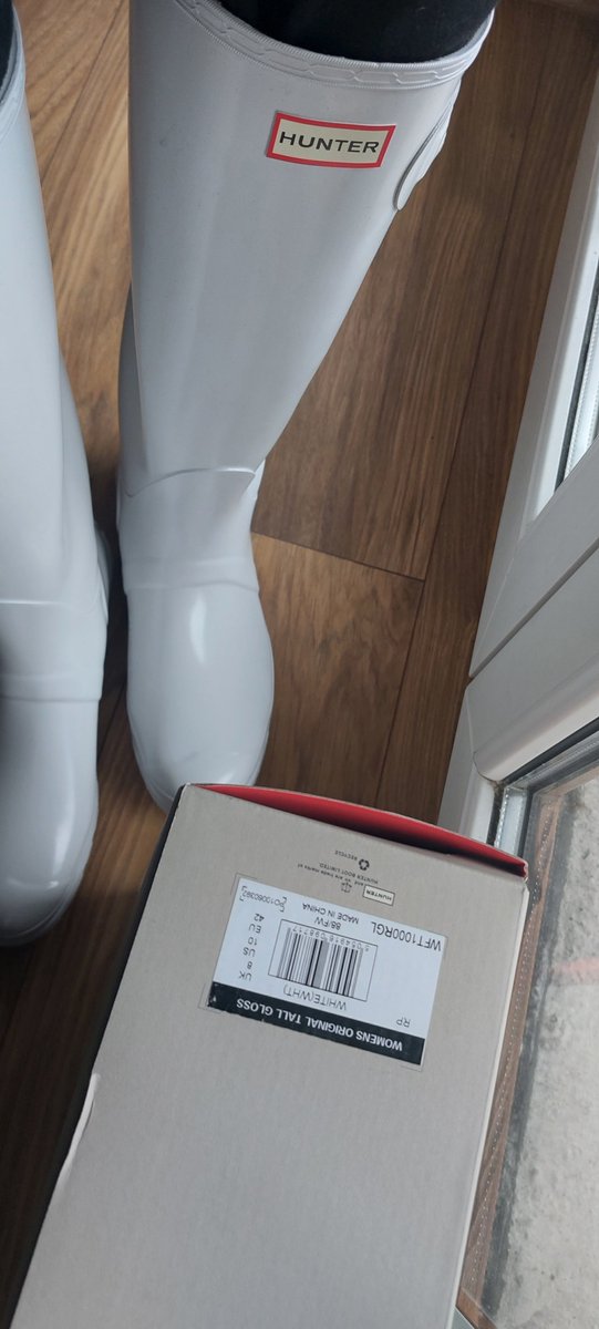 TPL301's tweet photo. My new #Hunter #HunterOriginal #wellies #boots white gloss https://t.co/J1FMr9Tjkx