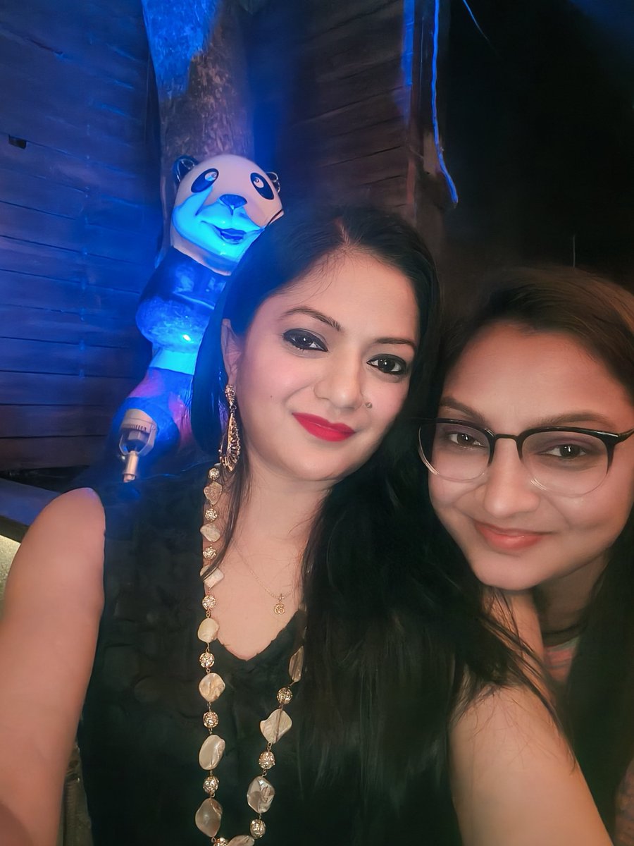 GurpreetTheGirl's tweet photo. There's never a dull moment with friends
#friends #friendship #friendshipgoals #friendsforlife #fridaynight #fridaynightwithfriends #fridayvibes #friendsforever #fridaymood #chill #chillout #chilling https://t.co/is9XsuMtAf