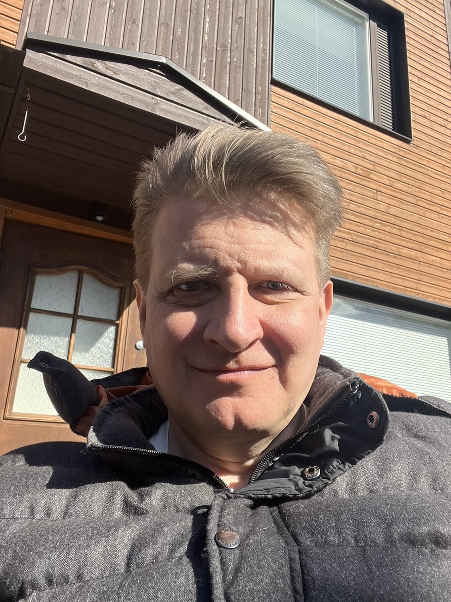 Äänestämässä käyty, nyt vaalikahvit omalla terassilla.